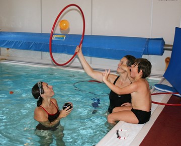 Jasper i varmtvandsbassin.